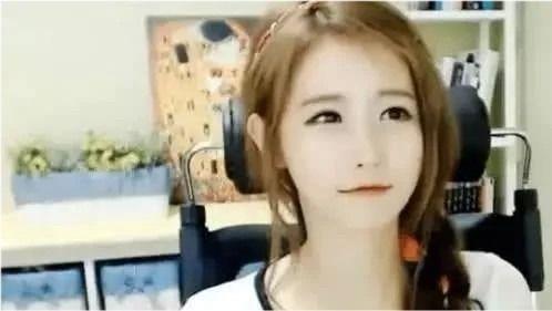女网红遇怪事在线观看,是巧合还是另有隐情？