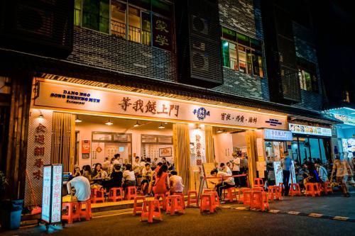 网红街边门店改造案例,创意焕新，打造潮流新地标