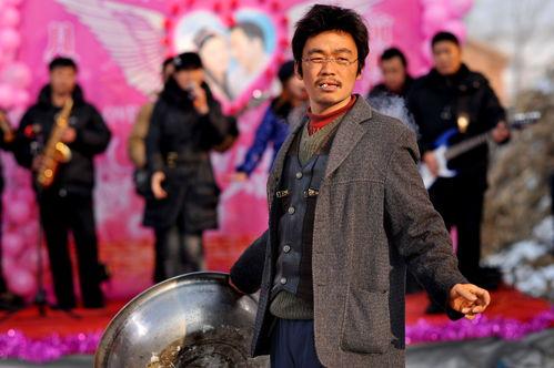 网红大叔在家里唱歌视频,家里就是KTV现场！