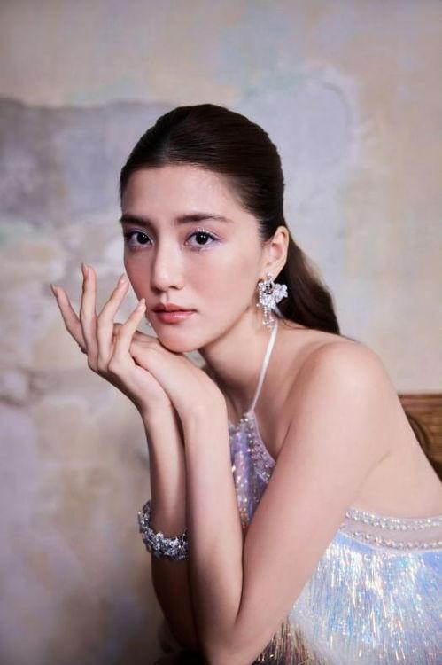 朱的明星女,闪耀舞台的璀璨星辰